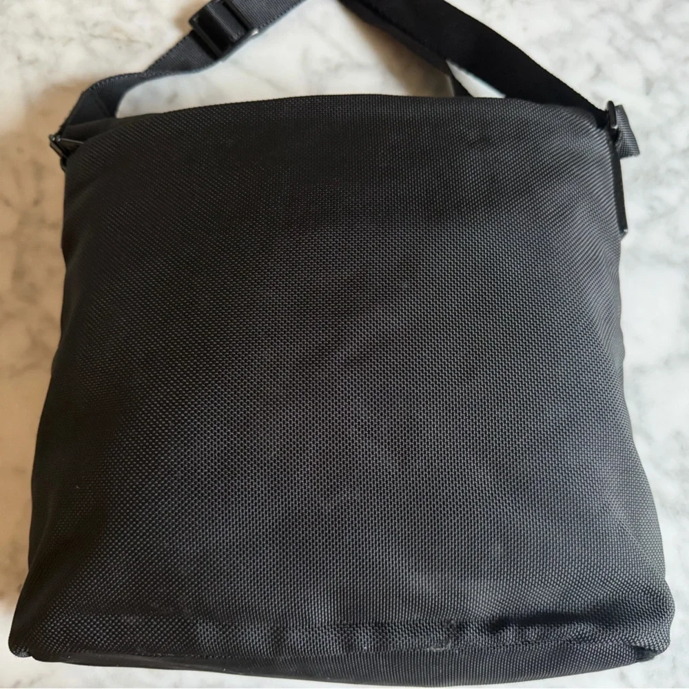 Tumi sleek black